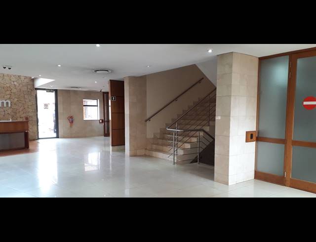 2,694M² CO-WORKING SPACE TO LET IN DIE HOEWES